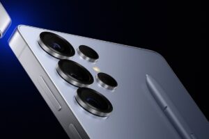 Samsung Galaxy S26 Ultra は、カメラ構成で 10 MP 望遠レンズを新しい 12 MP レンズに変更するだけです。