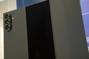 サムスン初の三つ折りの名前がリーク: Galaxy Z TriFold、10インチの内部スクリーン、200 MPカメラ、超限定発売