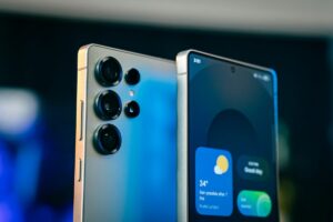 Samsung S26 Ultra の角は前世代よりもはるかに丸くなりますが、iPhone の角ほどではありません。