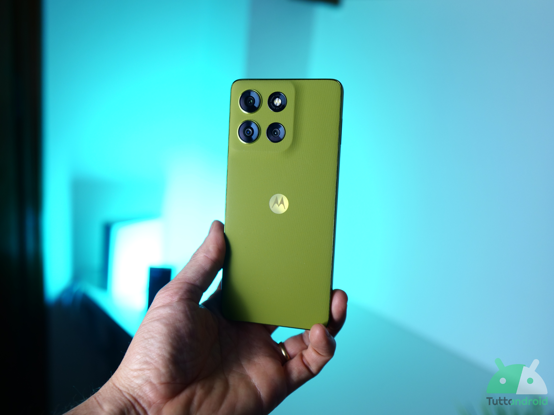 モトローラ Moto G86