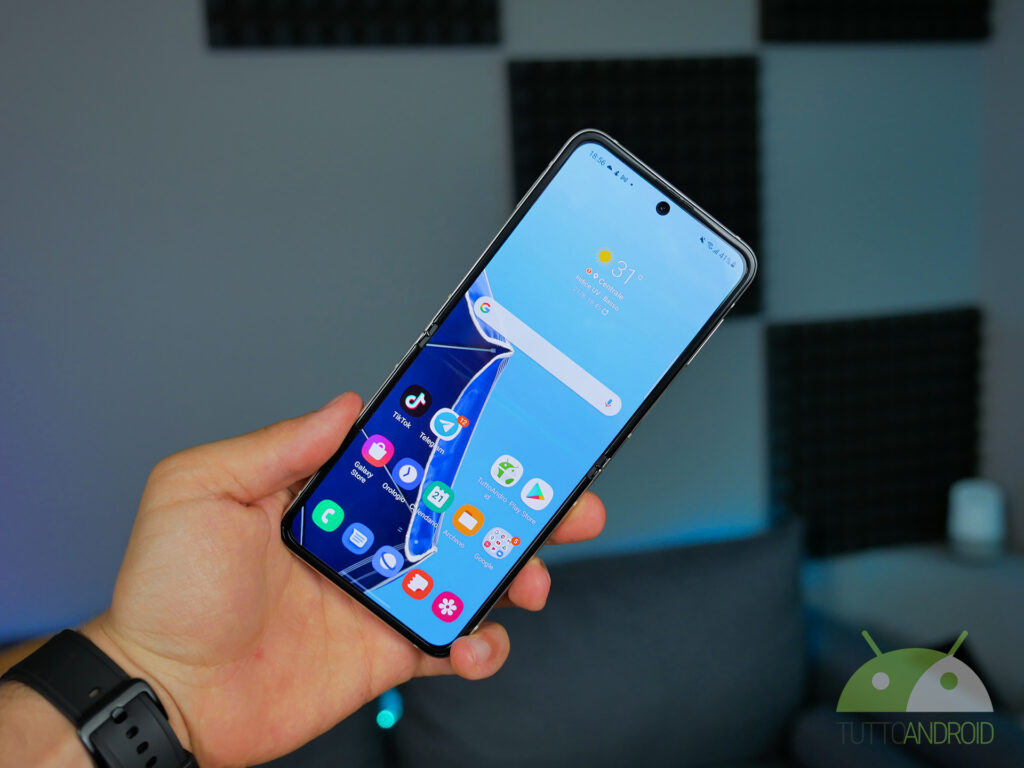 Samsung galaxy z flip3 2