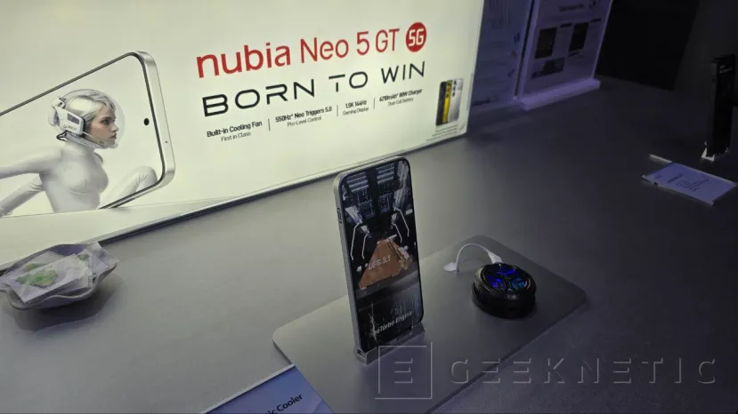 Geeknetic 新しい Nubia Neo 5 GT は ZTE のゲーム向け製品です: 550Hz トリガーとゲームパッド アクセサリにより快適性が向上します 3
