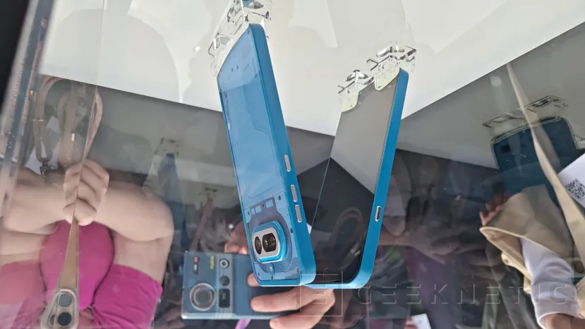 Geeknetic The Nothing Phone (4a) のデザインと利用可能な 4 色が明らかに 3