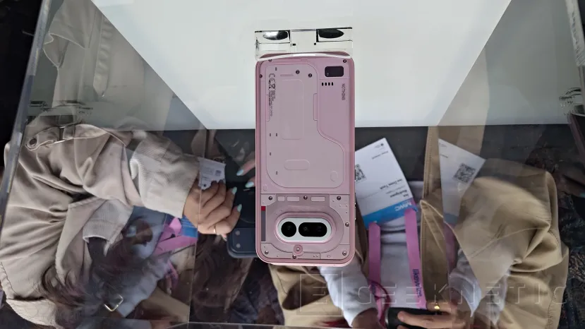 Geeknetic The Nothing Phone (4a) のデザインと利用可能な 4 色が明らかに 2