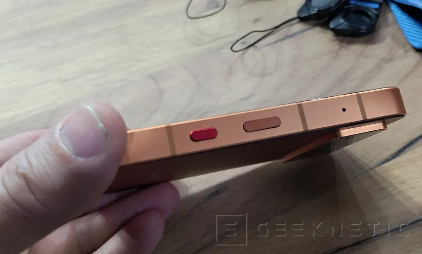 Geeknetic Unihertz Titan 2 Elite は物理キーボードを備えた携帯電話で、BlackBerry を懐かしむ人々に MWC 2026 3 に登場することを納得させたいと考えています。