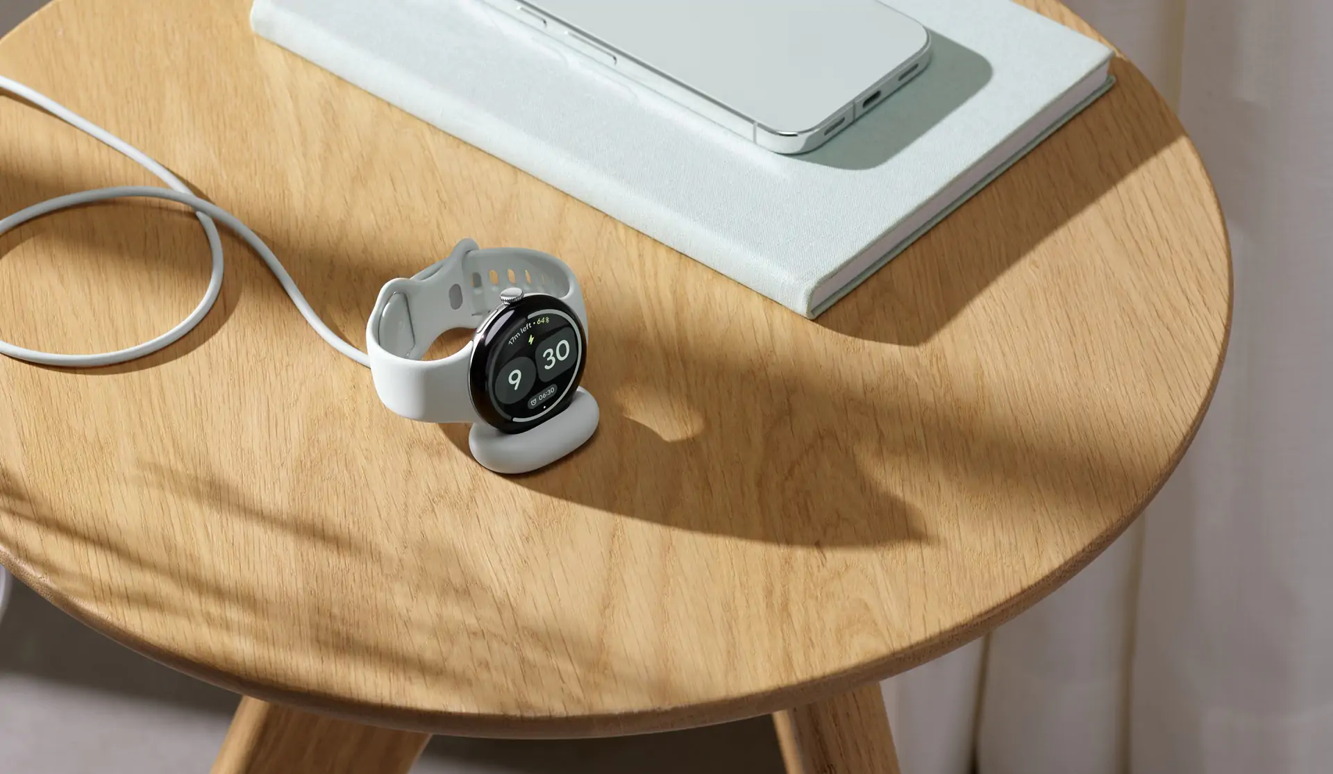 Google Pixel Watch 5 のライフスタイル充電
