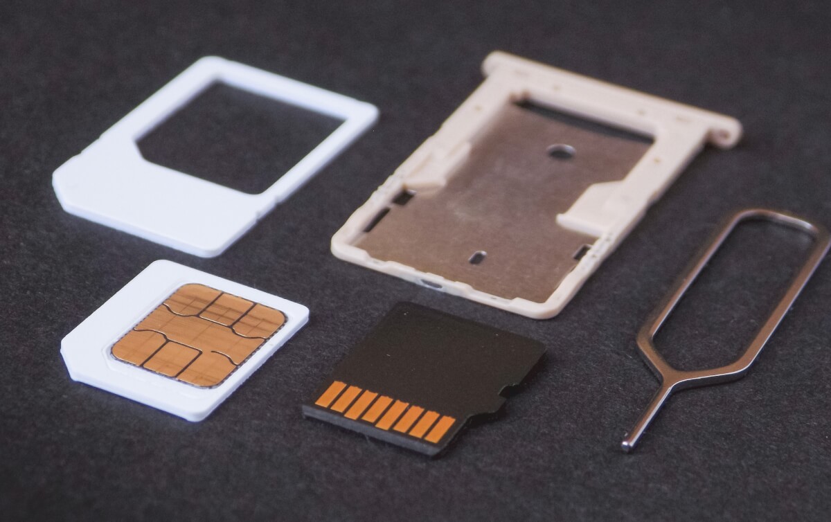 iPhoneのSIMカードを入れ替えるとどうなる？意外と知らない疑問を解決！ | Apple Geek LABO